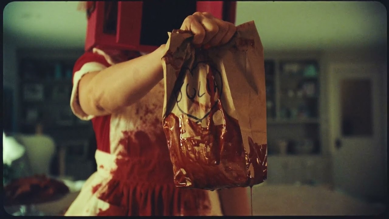 Miniature de la vidéo Housewife | Crypt TV Trailer | 2025 du film Housewife