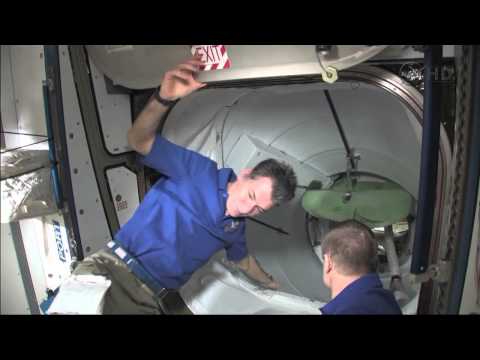 Sts 134 Endevour Hatch Opening Iss Side Side