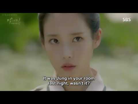 Moonlovers Hae So and Wang So kiss scene