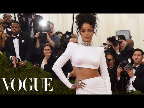 An Emotional Rihanna Discusses Her CFDA Award With André Leon Talley