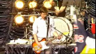 White Lies - Dancing in the dark (Bruce Springsteen&#39;s Cover) Glastonbury 26-6-2009. ER