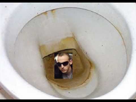 Hugo Toxxx- V hajzlu feat. Smack, Marat