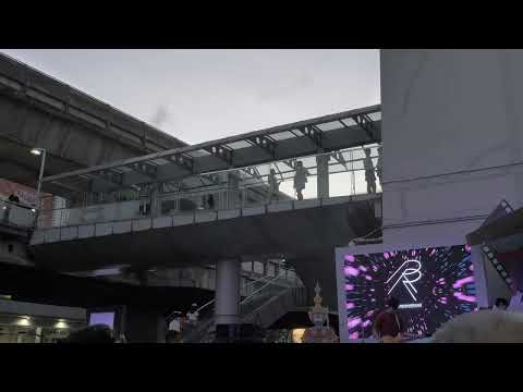 ฉันเห็น ฉันรับรู้ ฉันฟังเสียงร้องแห่งรัก  Hello Blue ! bangkok again !!!