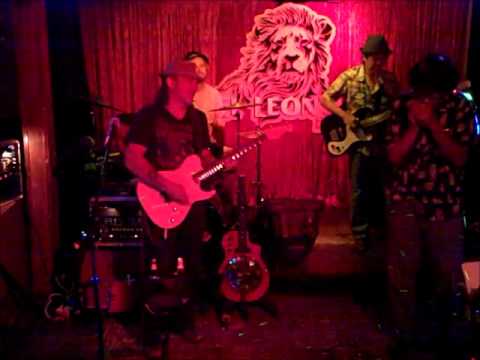 Woody Russell - Blind, Crippled and Crazy solo excerpt at El Leon's
