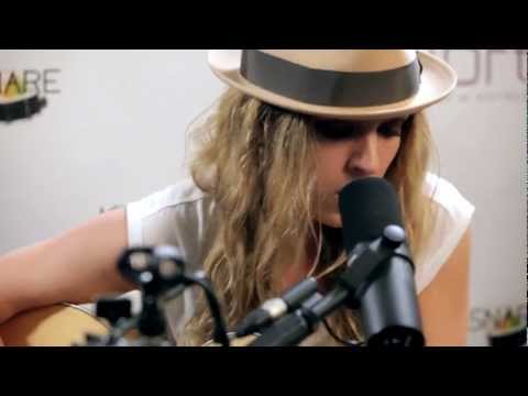 ZZ Ward - "Move Like You Stole It" (Kick Kick Snare Acoustic Session)