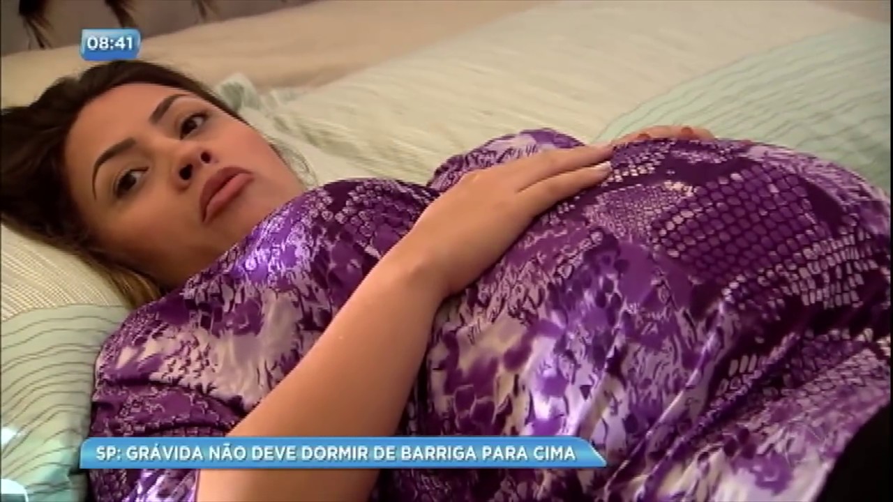Entenda por que gestantes não devem dormir de barriga para cima