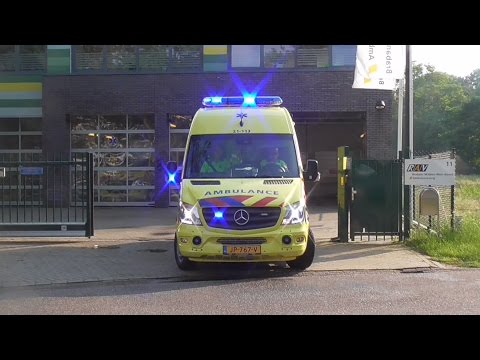 A1 [Nieuwe] Ambulance 21-113 met spoed naar ongeval Oss