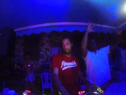 Pull uuuuuup !!! Dj Gil feat Aidonia - Grip Me - Garden MonoÏ & Bois dressés à guichet fermé !
