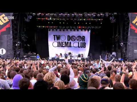 Two Door Cinema Club perform 'I Can Talk' at Reading Festival 2011 - BBC