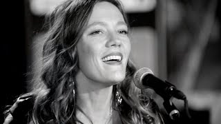 Kelley Mickwee is our featured artist on Jack Ingram's Acoustic Motel