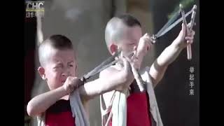 Download lagu flm kungfu komedi 'Dua anak sakti' di jamin sakit perut mp3