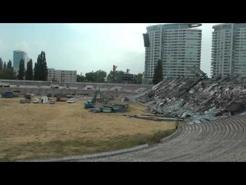 Búracie práce na Tehelnom poli pokračujú