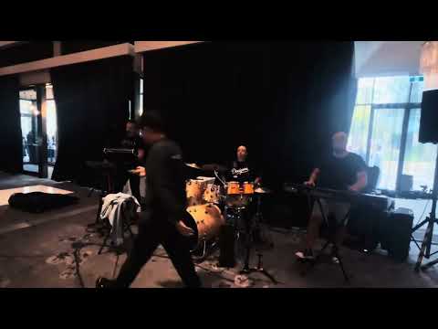 Kerka mi ja mazam Premier Band -cover Goce Petreski - Bananata i grupa Pelister