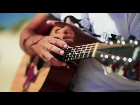 Duca Leindecker - ICEBERG - Voz, violão e batucada