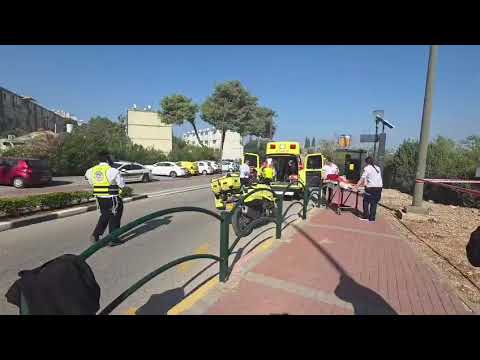 משאית הידרדרה והתהפכה בנשר