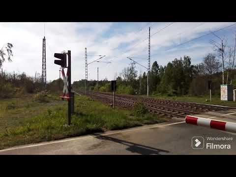 Bahnhof Lauta (Ni) (Teil26)-  der EBÜT Lauta Dorf mit Re15 n. Hoyerswerda in Sachsen am 01.05.24.