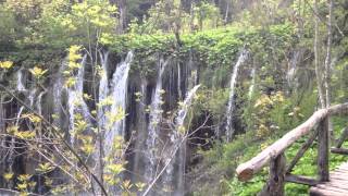 preview picture of video 'Naked Eye Travel - Plitvice Lakes: Waterfalls near Lake Gradinsko'