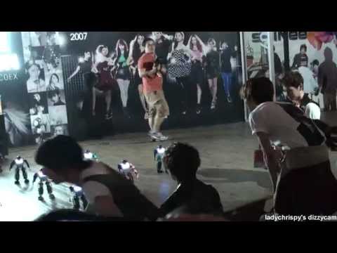 SHINee- Taemin watching robot dance at smart exhibit