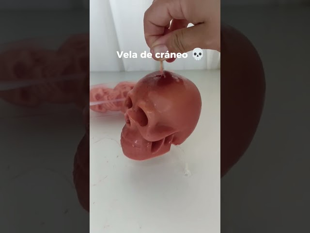 Vídeo relacionado con Portavelas de Calavera Decorada en Plata Velas de Té Figura Cráneo Humano Gótico Candelabro Resina