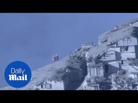 Ash blankets Mount Ontake hindering rescue attemps - Daily Mail