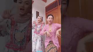 Lagi tiktokan diliatin nenek ? jd malu ? #fyp