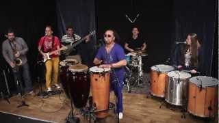 Video thumbnail for Dendȇ and Band Performs "Liga Desliga" by Latin Percussion