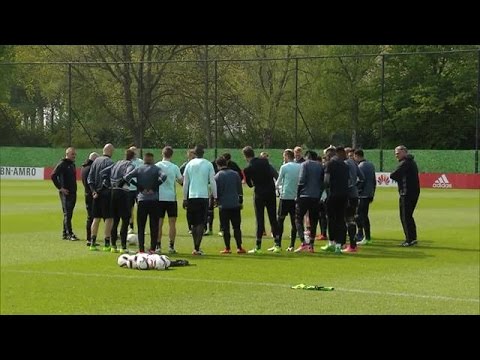 Ajax ontspannen richting clash met Lyon - VOETBAL INSIDE