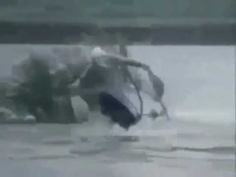 Luda baba trci po vodi