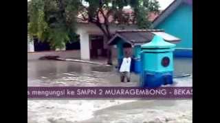 preview picture of video 'Banjir SMPN 1 Muaragembong'