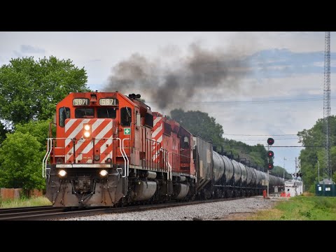 Chasing a CP SD40-2 Duo on CP 687