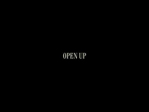 Charli xcx - Open up (Official Lyric Video)