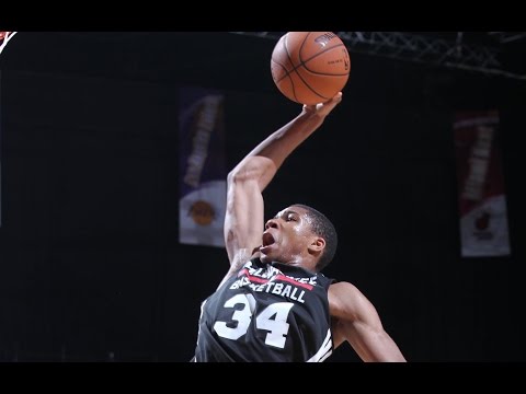 Giannis Antetokounmpo Throws Down the Hammer!