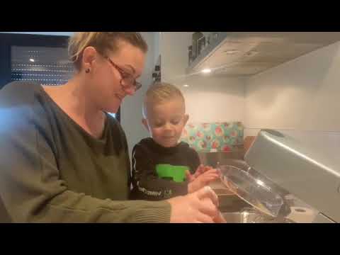 Tavi en mama maken Marmercake