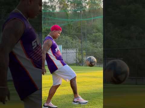 MC DANONE TENTANDO JOGAR FUTEBOL , 1,2,3 bota a mão no chão #funkdebh