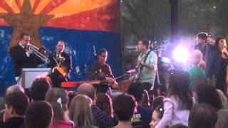 &#39;El ultimo cuarteto en Paris&#39; by Calexico ft. Amparo Sanchez and Gustavo Montalvo