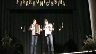 preview picture of video 'Il Duo Dario e Ivan con un brano popolare a Fisarmonicissima Comeglians 29-10-2010'