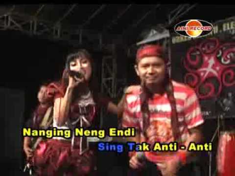 Rina Amelia Feat. Budi - Alun Alun Nganjuk 2 | Dangdut (Official Music Video)