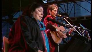 Joan Baez &amp; Mercedes Sosa &quot;Gracias A La Vida&quot;