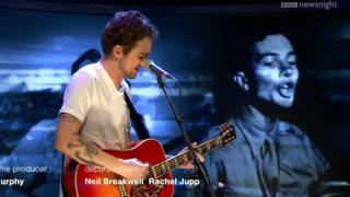 NEWSNIGHT: Frank Turner tribute to Pete Seeger, 'We Shall Overcome'