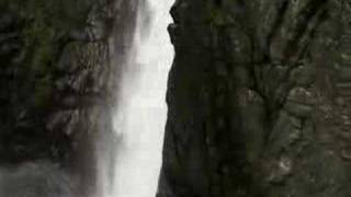 preview picture of video 'Ed Devil's Cauldron Waterfall in Ecuador'