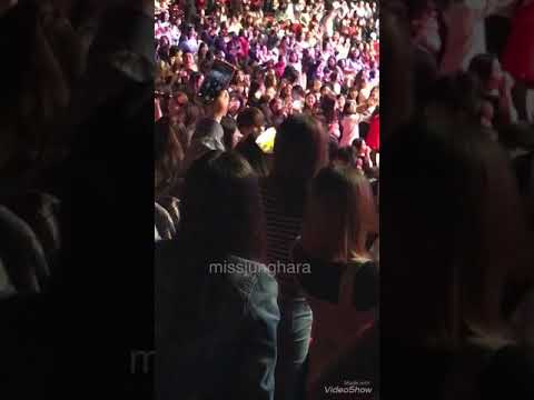 Infinite L, Dong Woo and WooHyun went down to the fans - INFINITE Fan Meeting 2018 in Macau 112418
