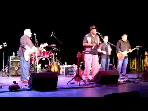 TAJ MAHAL w/ LOS LOBOS 2-19-11 "Guantanamera" (partial)