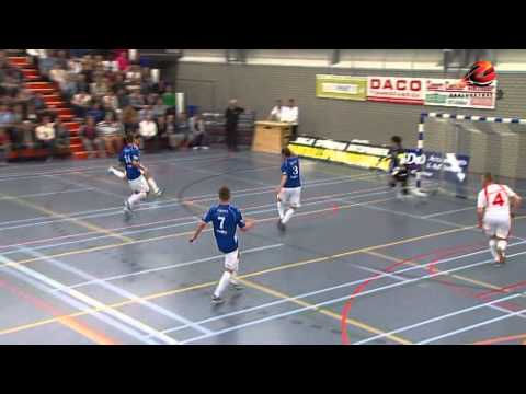 Moment van de week tijdens de wedstrijd FCM/Dichtbij.nl - FCK/De Hommel