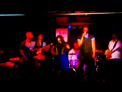 Elodie Ji & Two Steps - Workin' day and night