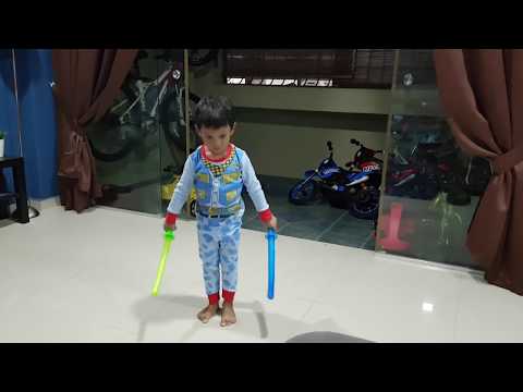 How to dual wield lightsabers like a Master Jedi