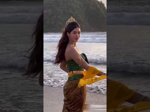 Siapa sangka Pantai Parang Tritis bisa jadi lebih seru dengan penampakan Nyi Roro Kidul! 🌊✨ Yuk, eksplorasi keindahan...