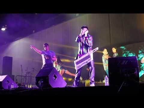 Oliver Contreras ft Raymix en vivi en el convention center de L.A. si amas algo déjalo ir