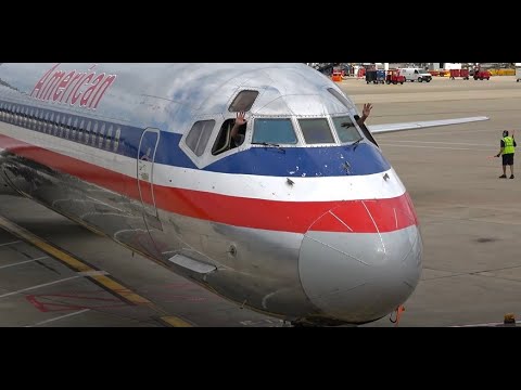 (4K) Last Arrival and Pushback | American Airlines McDonnell Douglas MD-80 at Chicago O'Hare