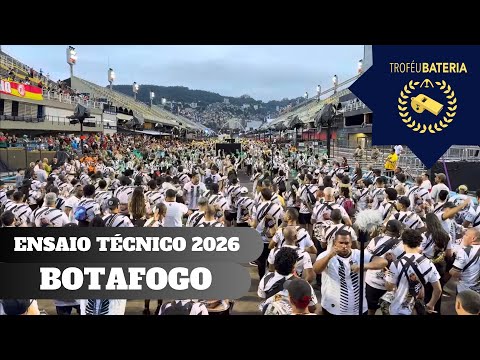 Bateria da Botafogo Samba Clube no ensaio técnico para o carnaval 2026