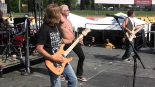Bootleg Guitars at Roverfest Featuring Billy Morris and the Breakfast Club van halen intro.m2t